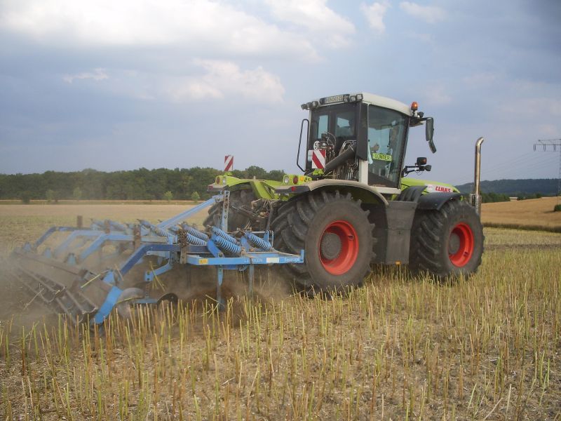 Claas Xerion 3300 09.jpg